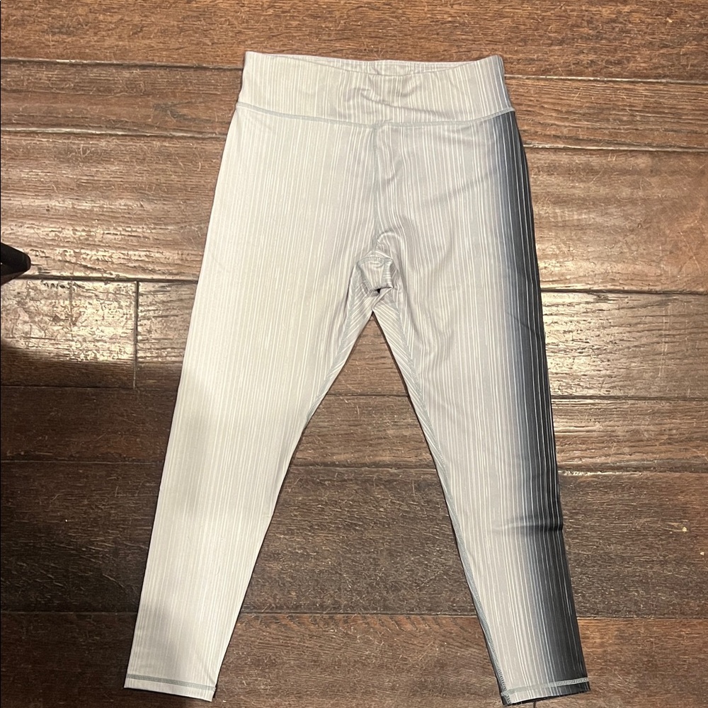 Xersion Women’s Light Gray Striped Leggings